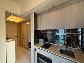 Sai Ying Pun - King's Hill 05