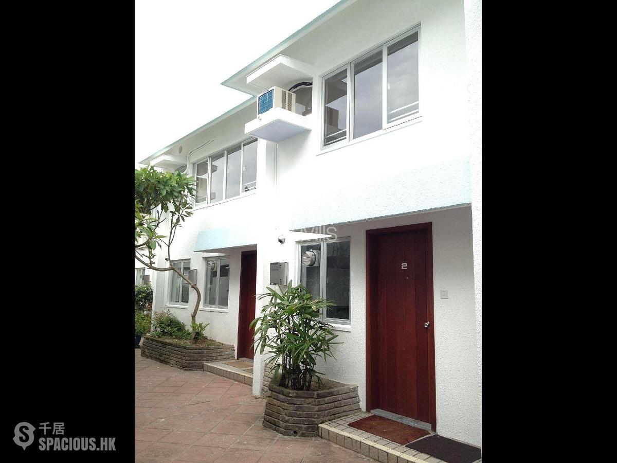 Chung Hom Kok - 30, Cape Road 01