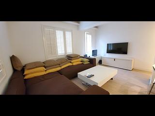 Mid Levels West - Ping On Mansion 04