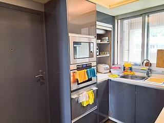 Pok Fu Lam - Baguio Villa Block 29 04