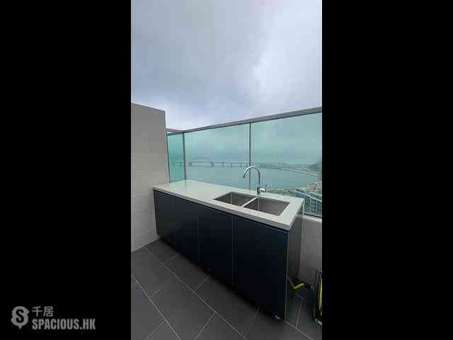Tseung Kwan O - Twin Peaks Block 1 04