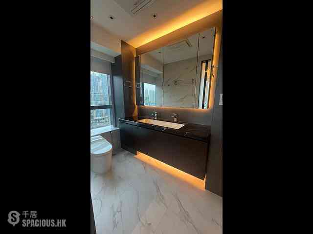 Tseung Kwan O - Twin Peaks Block 1 07
