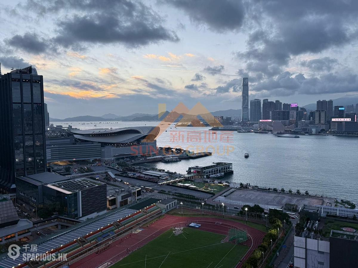 Wan Chai - The Gloucester 01