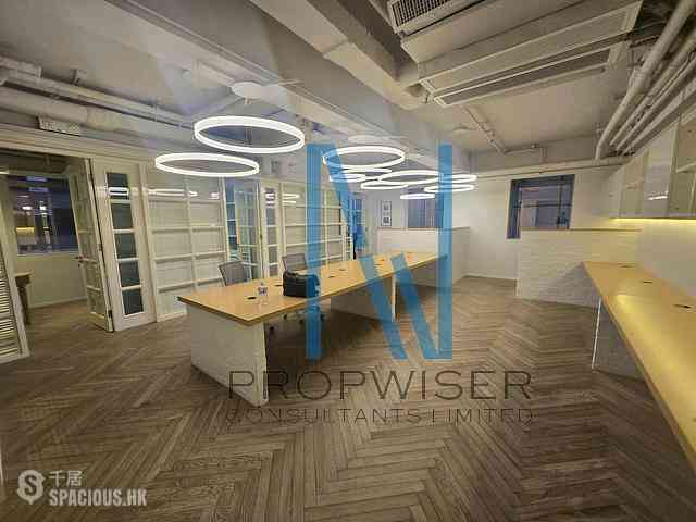 Central - New World Tower 01