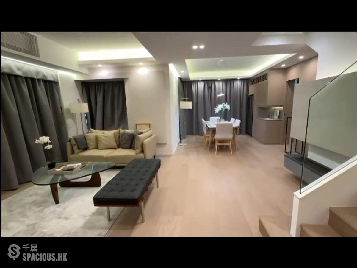 Mid Levels Central - Elegant Terrace 01