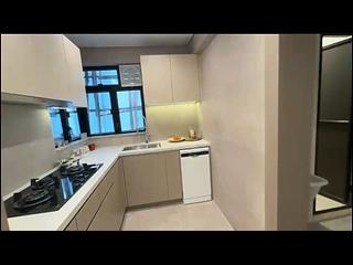 Mid Levels Central - Elegant Terrace 04
