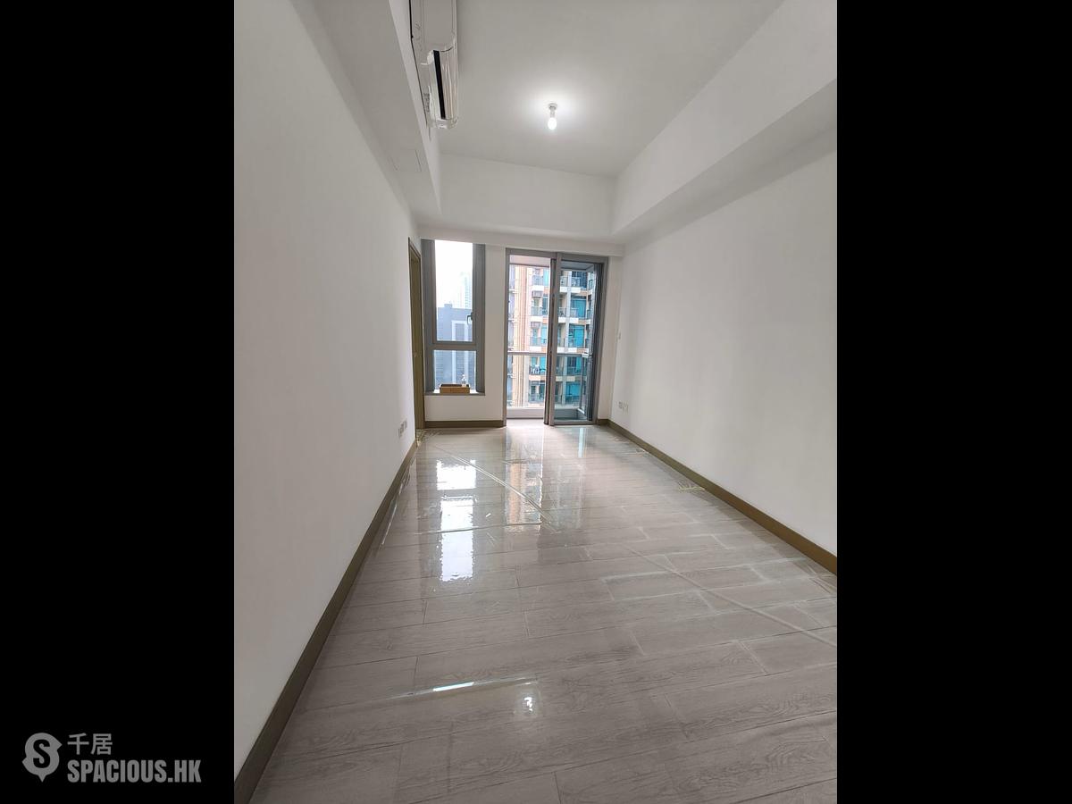 Tai Kok Tsui - L・Living 23 01