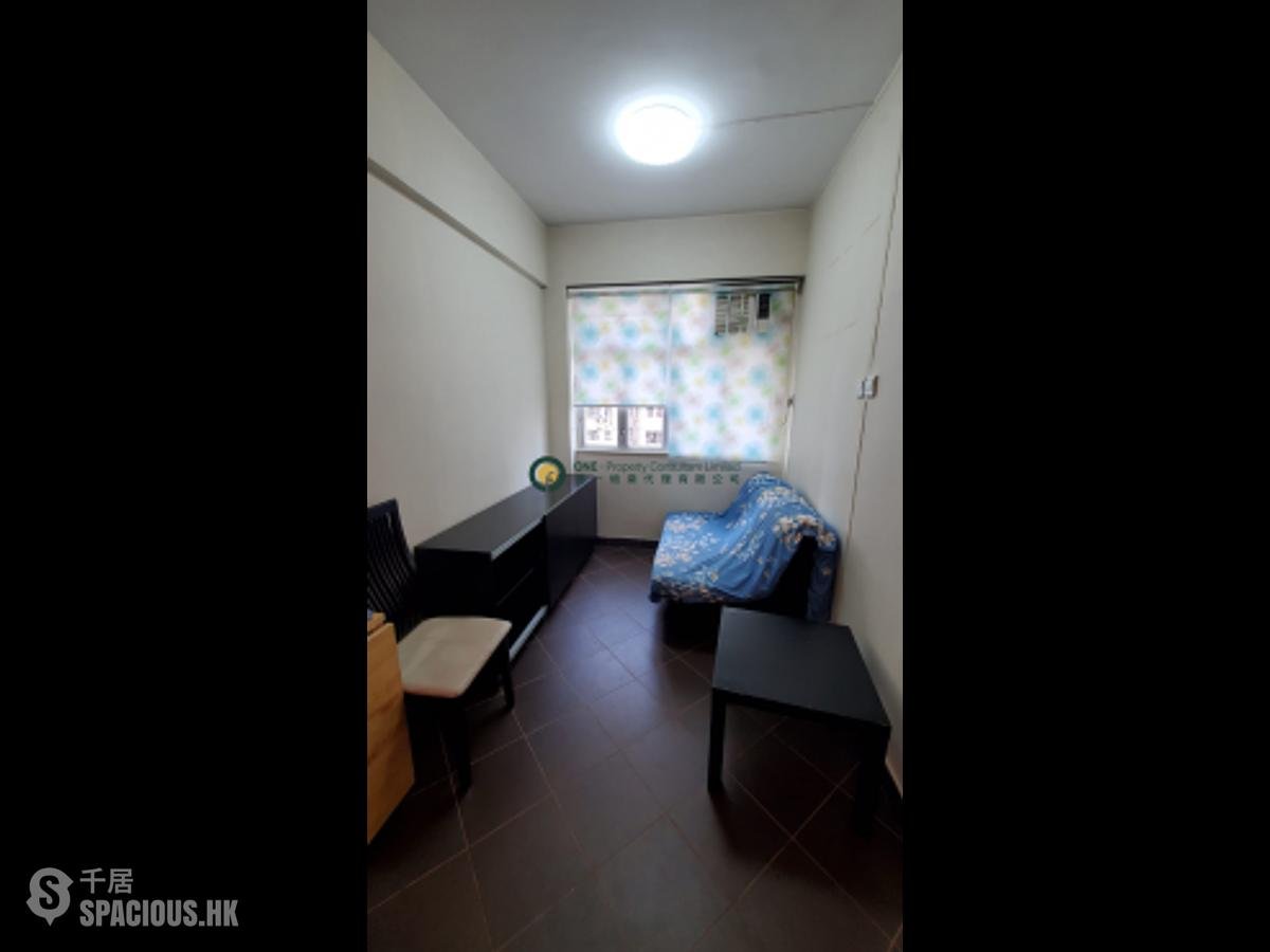 Sai Ying Pun - Hang Yue Building 01