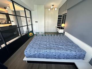 Kennedy Town - Serene Court 07