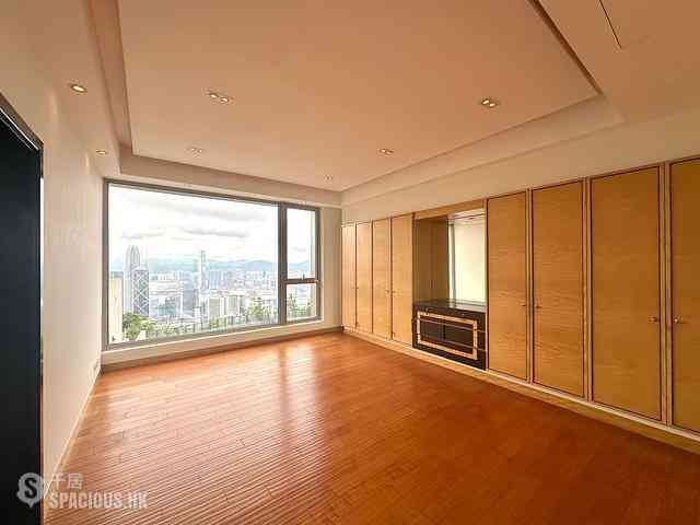 The Peak - Sky Court 09
