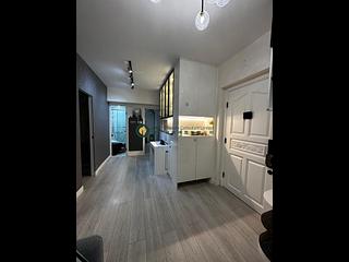 Mid Levels Central - Maxluck Court 03