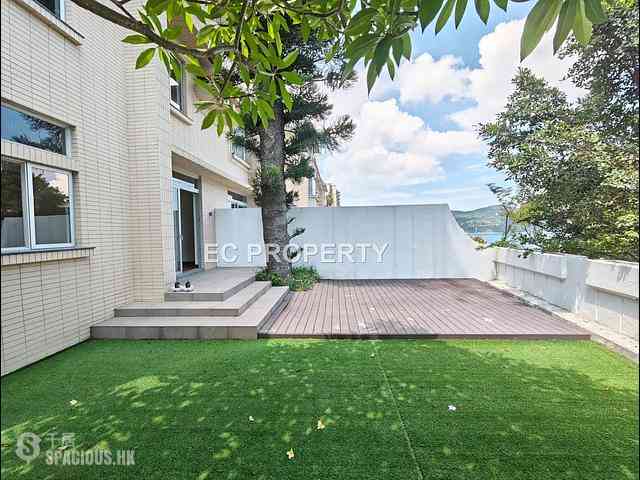 Stanley - Grosse Pointe Villa 01