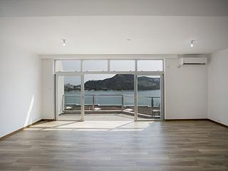 Chung Hom Kok - 30, Cape Road 03