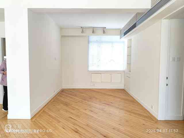 Shouson Hill - Country Villa Block 3 02