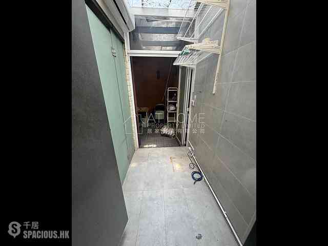 Sai Ying Pun - 5-7, Leung I Fong 02