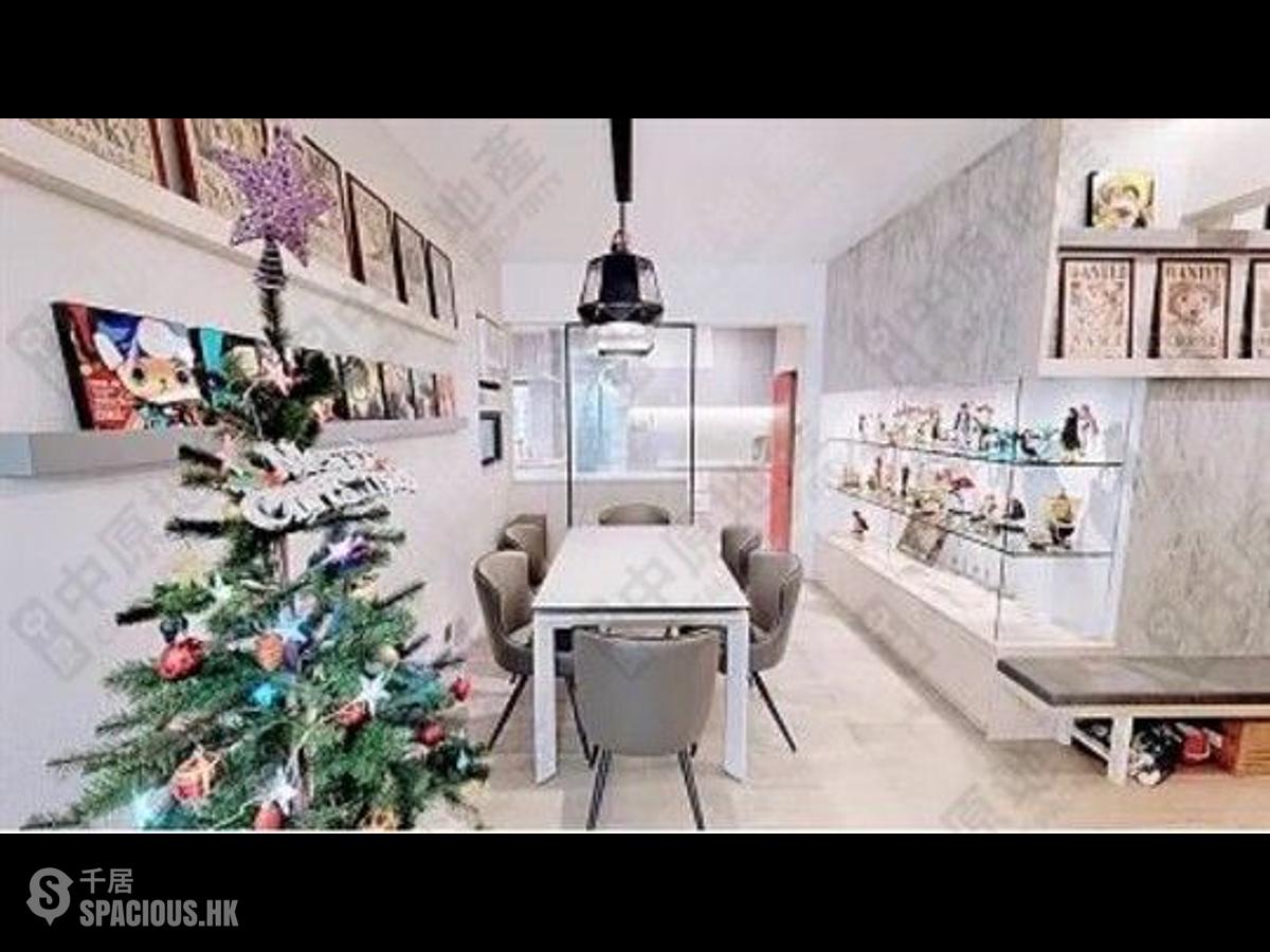 Mid Levels Central - Elegant Terrace 01
