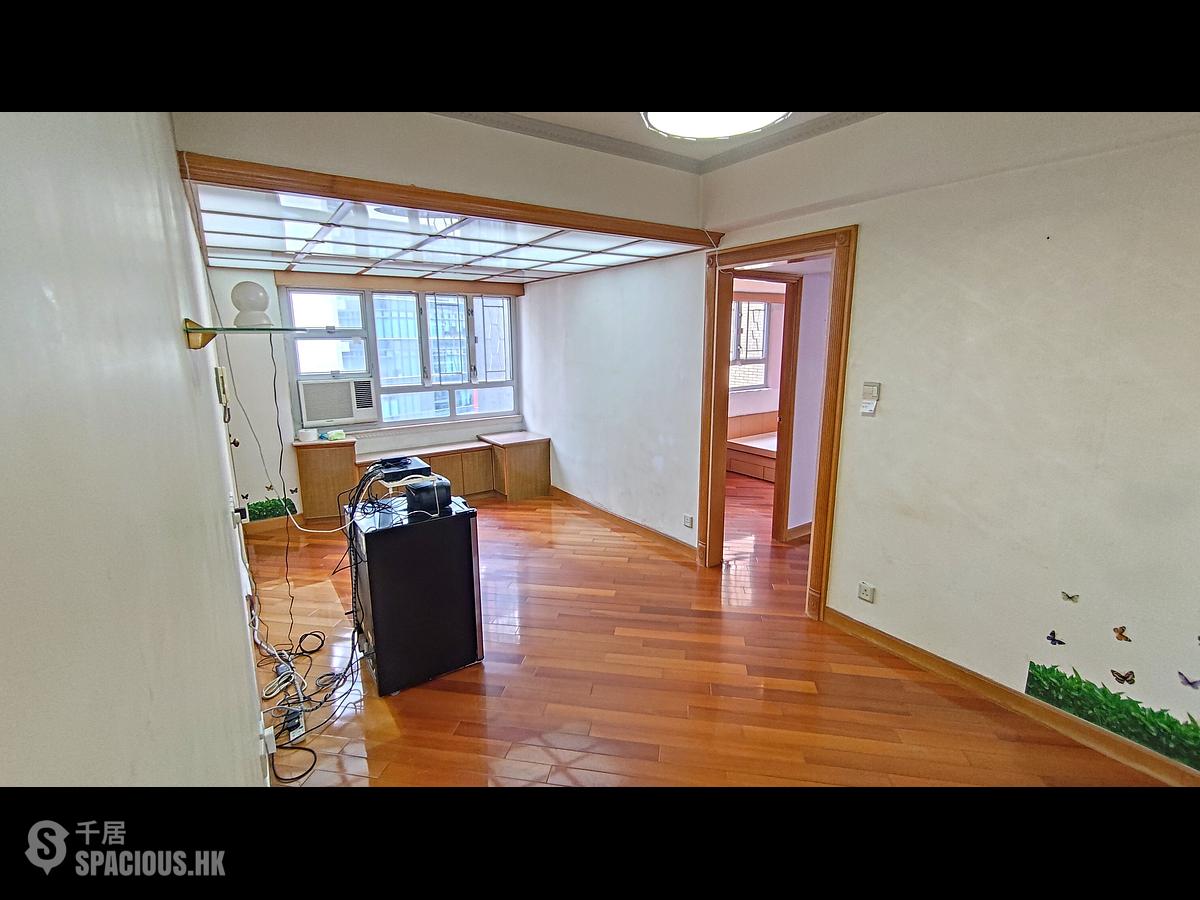 Sheung Wan - Shun Loong Building 01