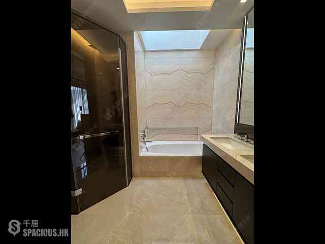 Gold Coast / So Kwun Wat - The Bloomsway 18