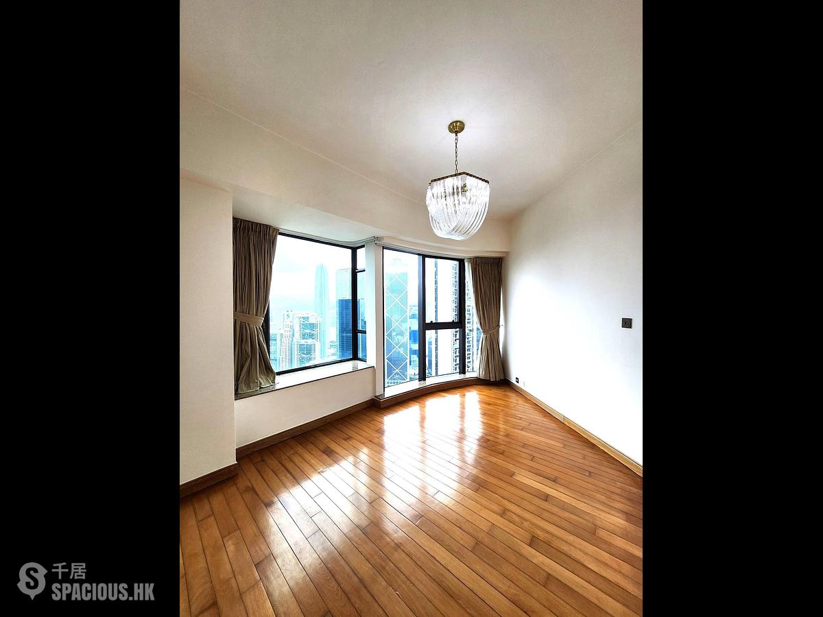 Mid Levels Central - Fairlane Tower 01