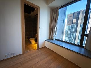 Wan Chai - The Gloucester 10