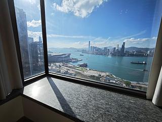 Wan Chai - The Gloucester 12
