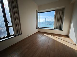 Wan Chai - The Gloucester 16