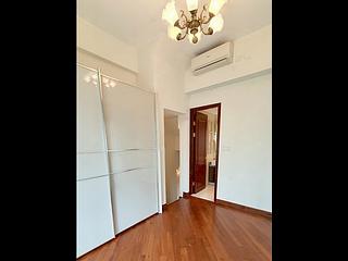 Wan Chai - The Avenue Phase 2 Block 2 09