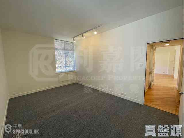 Shouson Hill - Country Villa Block 3 07