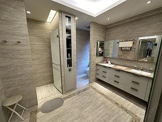 Chung Hom Kok - Pinewaver Villas 10