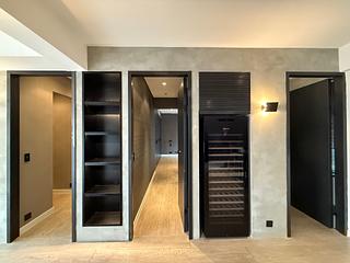 Mid Levels Central - Merry Court 04