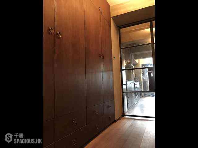 Sheung Wan - 243, Wing Lok Street 05