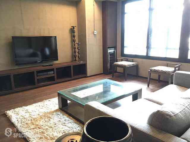 Sheung Wan - 243, Wing Lok Street 07