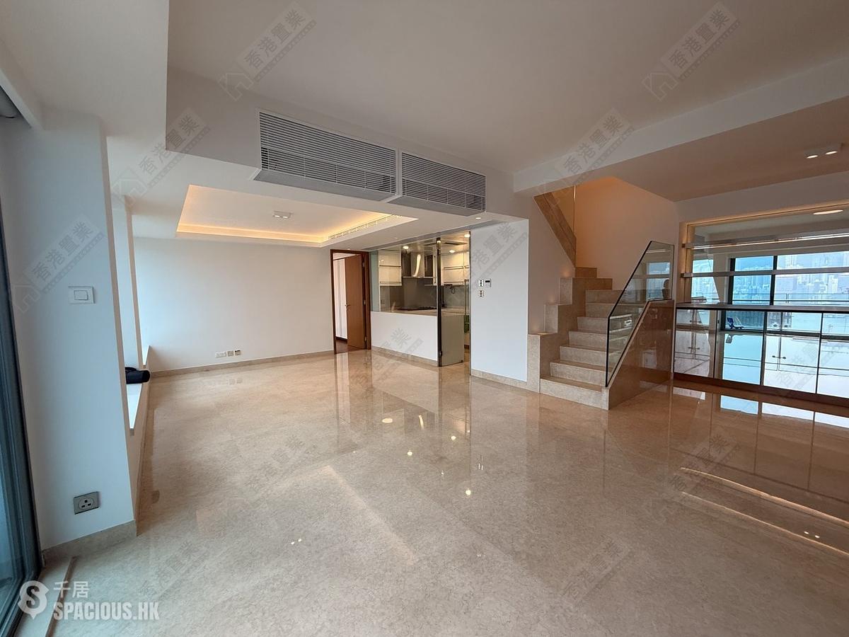 West Kowloon - The Harbourside Block 3 01