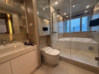 West Kowloon - The Harbourside Block 3 05