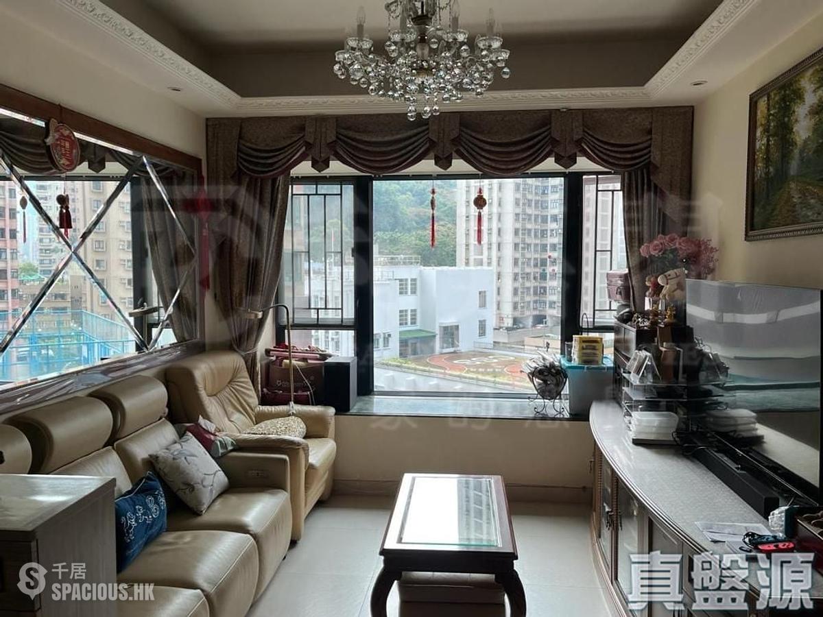 Fortress Hill - Le Sommet Block 1 01