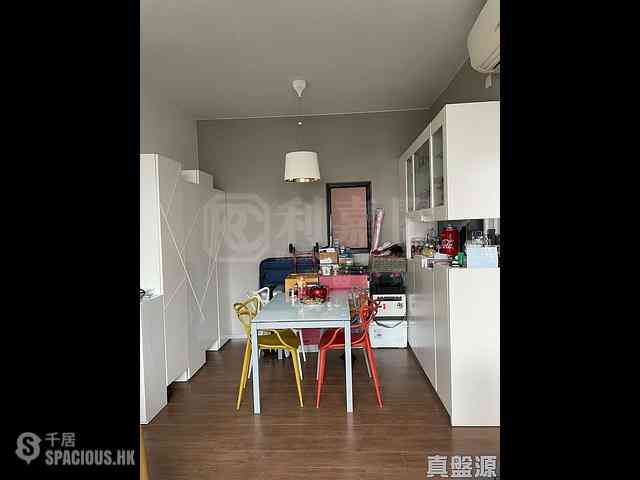 Fortress Hill - Le Sommet Block 2 01