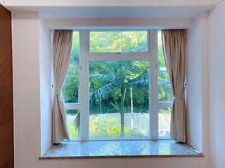 Pok Fu Lam - Villas Sorrento 11