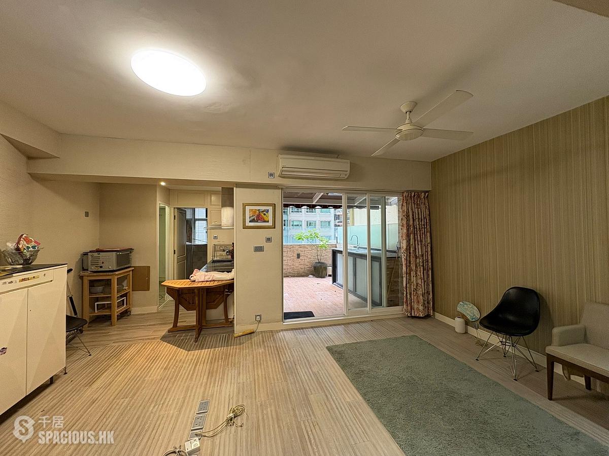 Mid Levels Central - Carlos Court 01