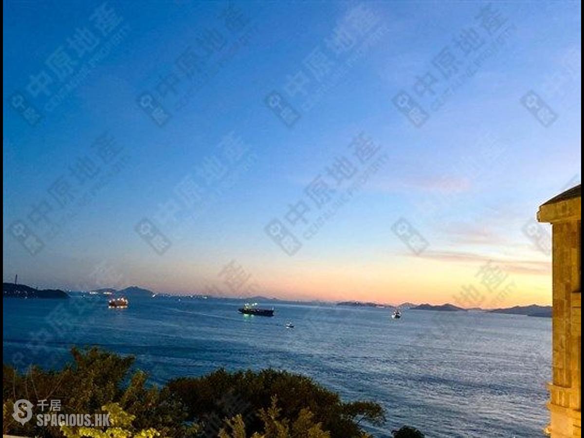 Pok Fu Lam - Villas Sorrento 01