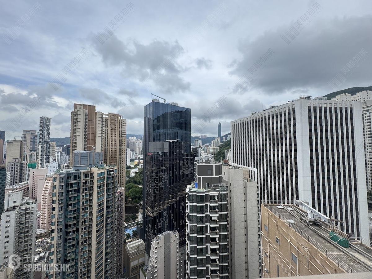 Wan Chai - The Avenue 01