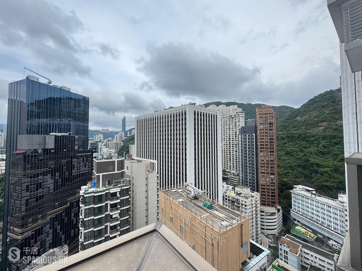 Wan Chai - The Avenue 01