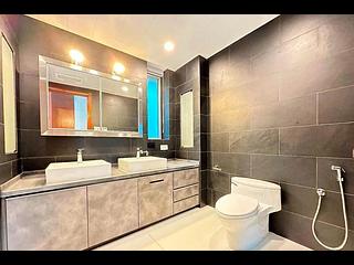Mid Levels Central - Regence Royale 06