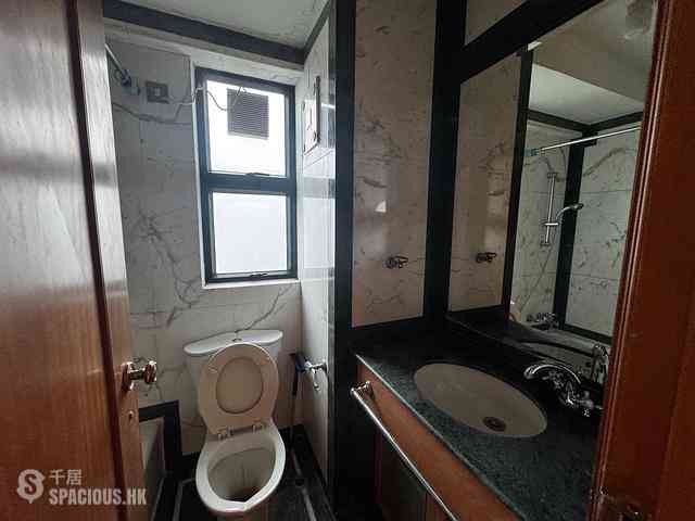 Yau Ma Tei - King'S Park Villa Block 7 03