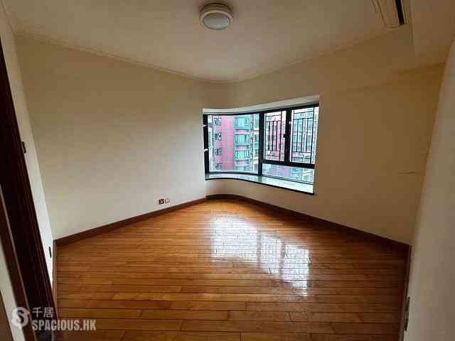 Yau Ma Tei - King'S Park Villa Block 7 05