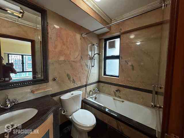 Yau Ma Tei - King'S Park Villa Block 7 06