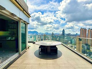 Tai Kok Tsui - Harbour Green Tower 2 04