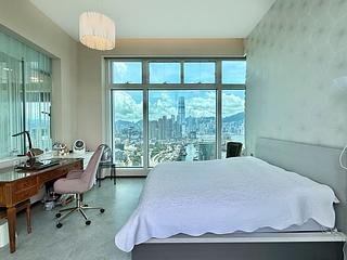 Tai Kok Tsui - Harbour Green Tower 2 09