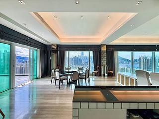 Tai Kok Tsui - Harbour Green Tower 2 11