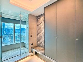 Tai Kok Tsui - Harbour Green Tower 2 18