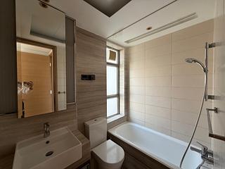 Sai Ying Pun - Island Crest Block 1 08